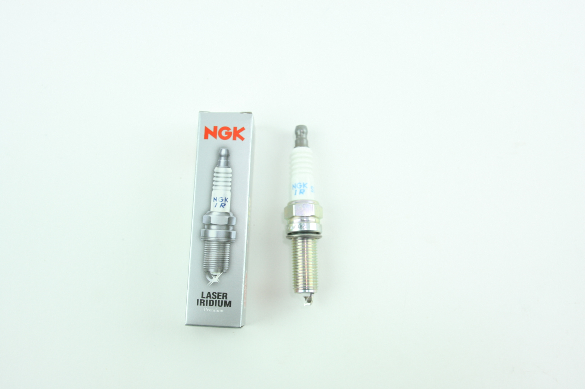 New NGK 1402 Spark Plug - Laser Iridium SILKR8AS Fast Free Shipping - image 1