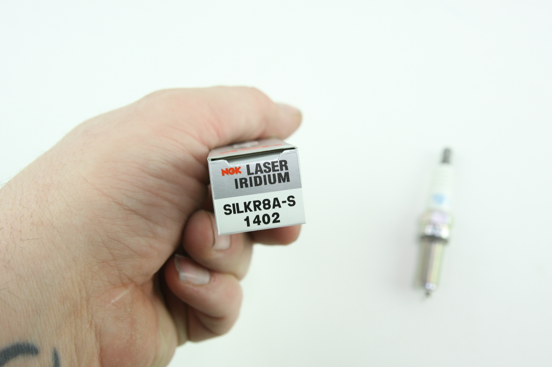 New NGK 1402 Spark Plug - Laser Iridium SILKR8AS Fast Free Shipping - image 2
