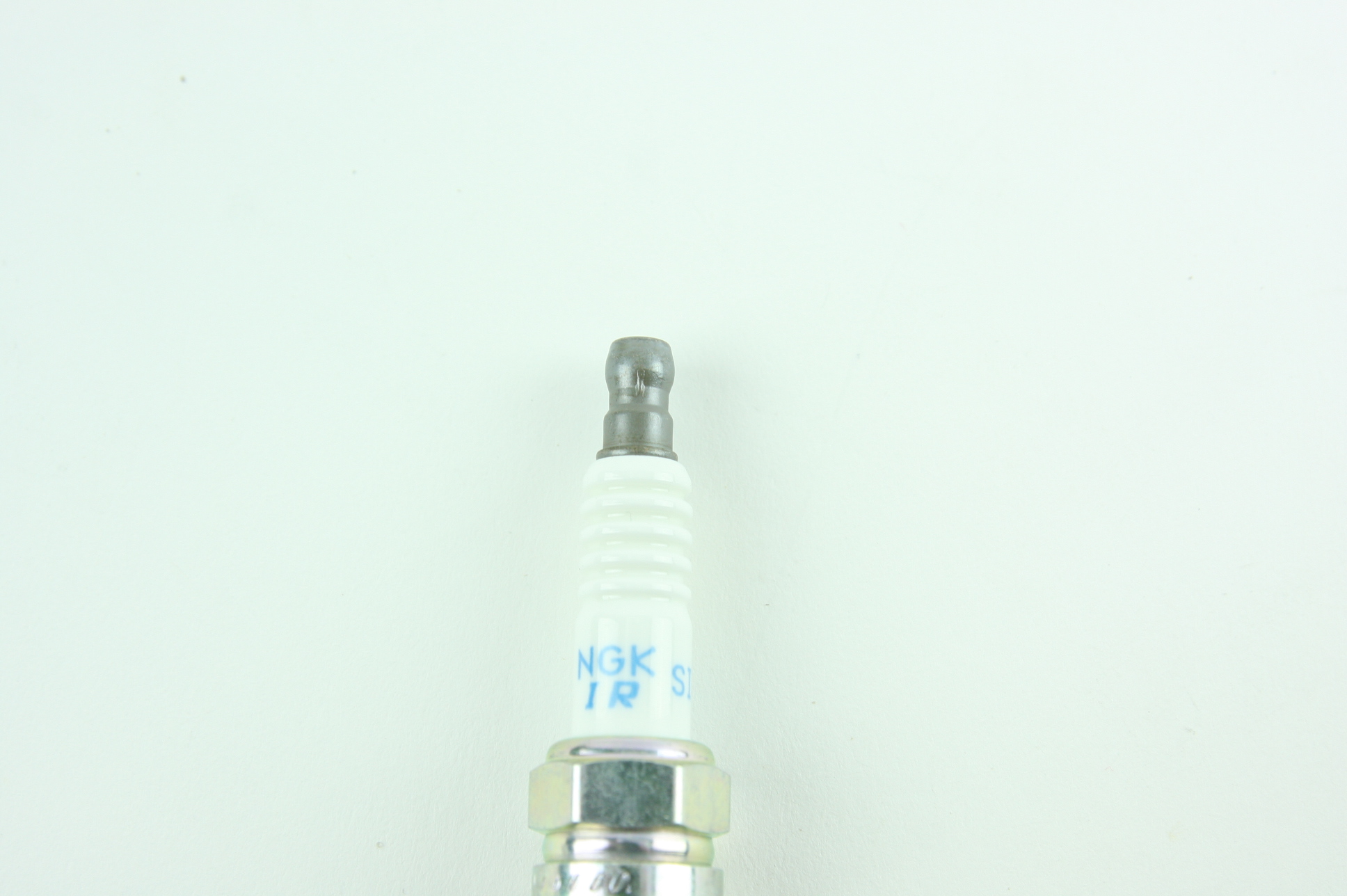 New NGK 1402 Spark Plug - Laser Iridium SILKR8AS Fast Free Shipping - image 4