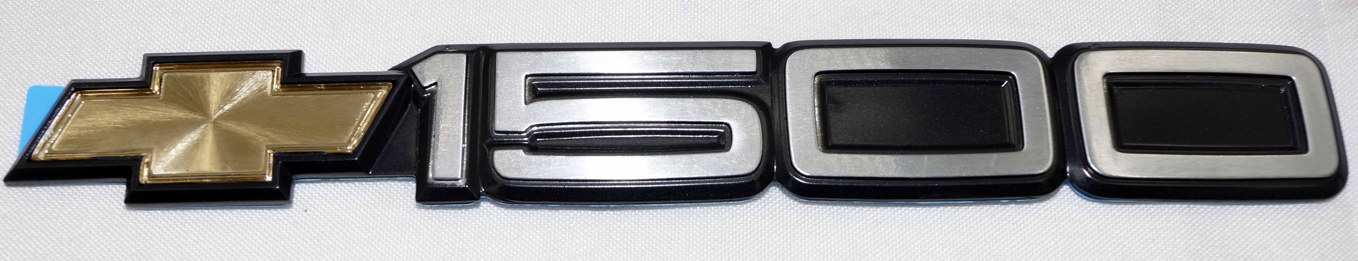 Genuine OEM 15551230 GM Front Side Door Bowtie 1500 Emblem - image 3
