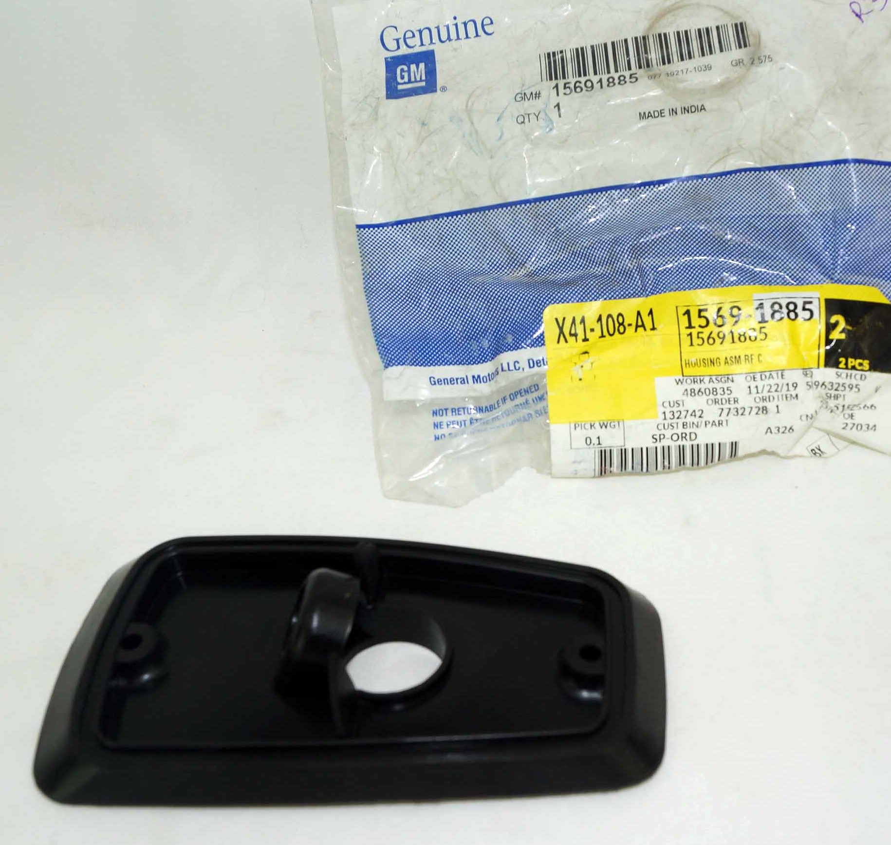 Genuine OEM GM 15691885 Clearance Lamp Seal Housing Assembly