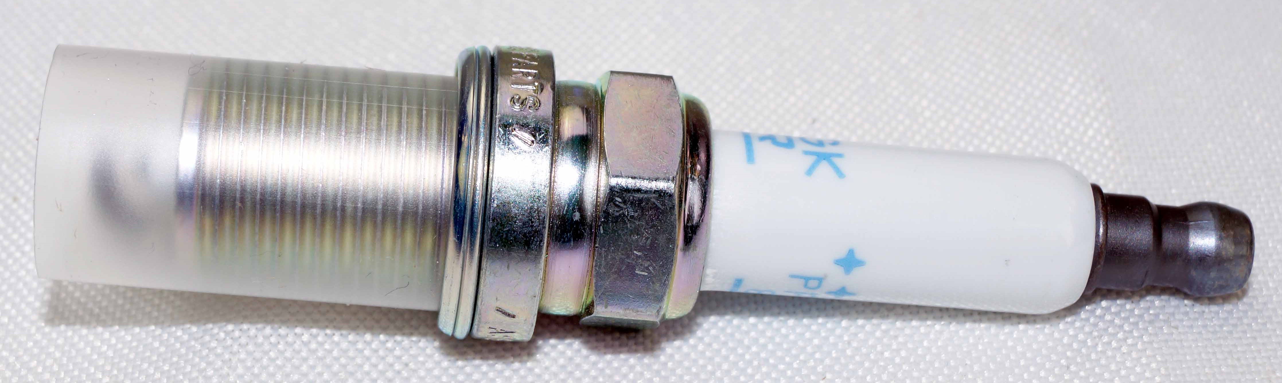 Pack of 8 Genuine NGK 1675 Platinum Spark Plugs PFR7S8EG - image 4