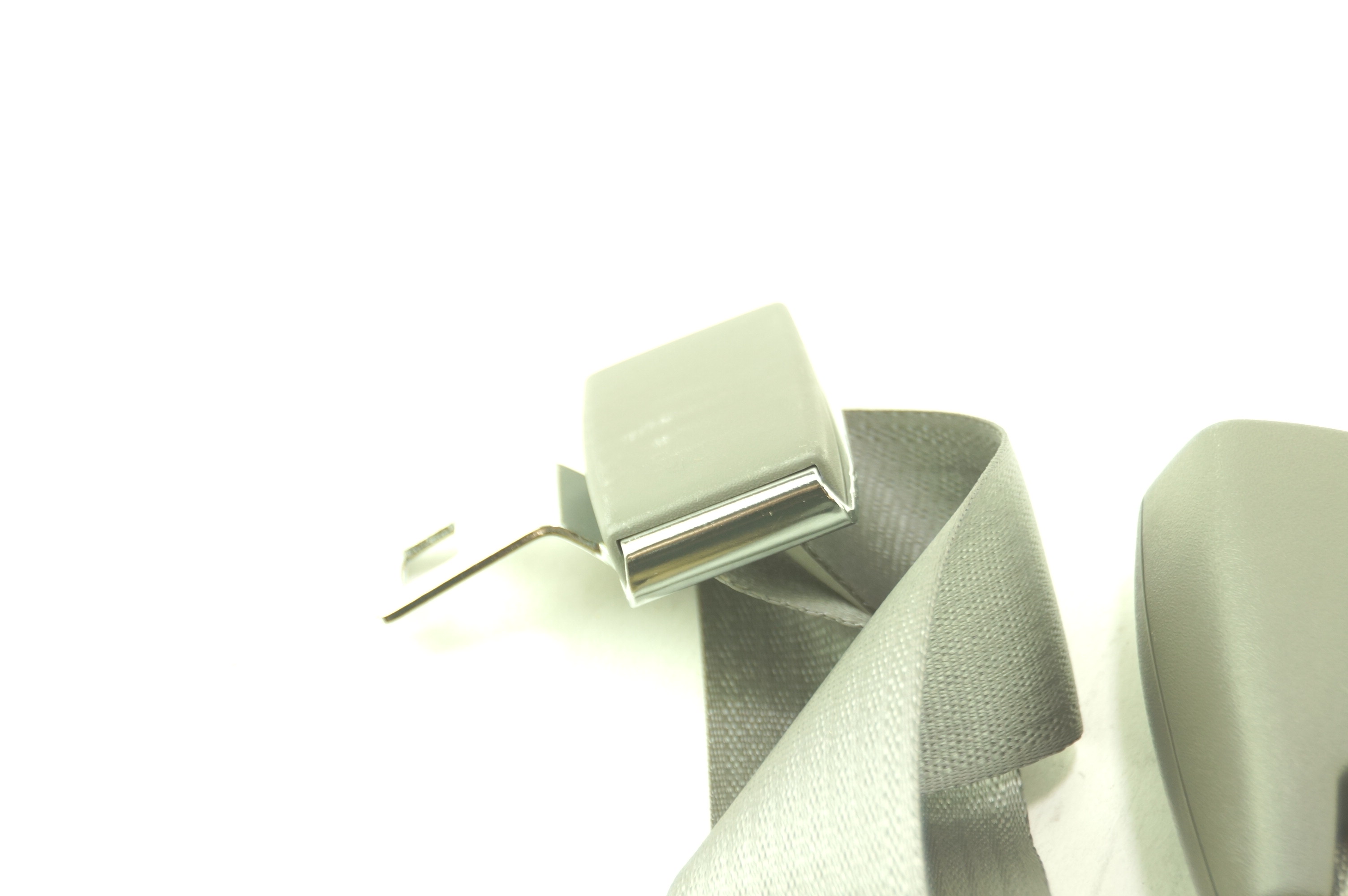 OEM 19148943 GM Rear Inner Passenger Seat Belt Receptacle 03-08 Express Savana - image 3