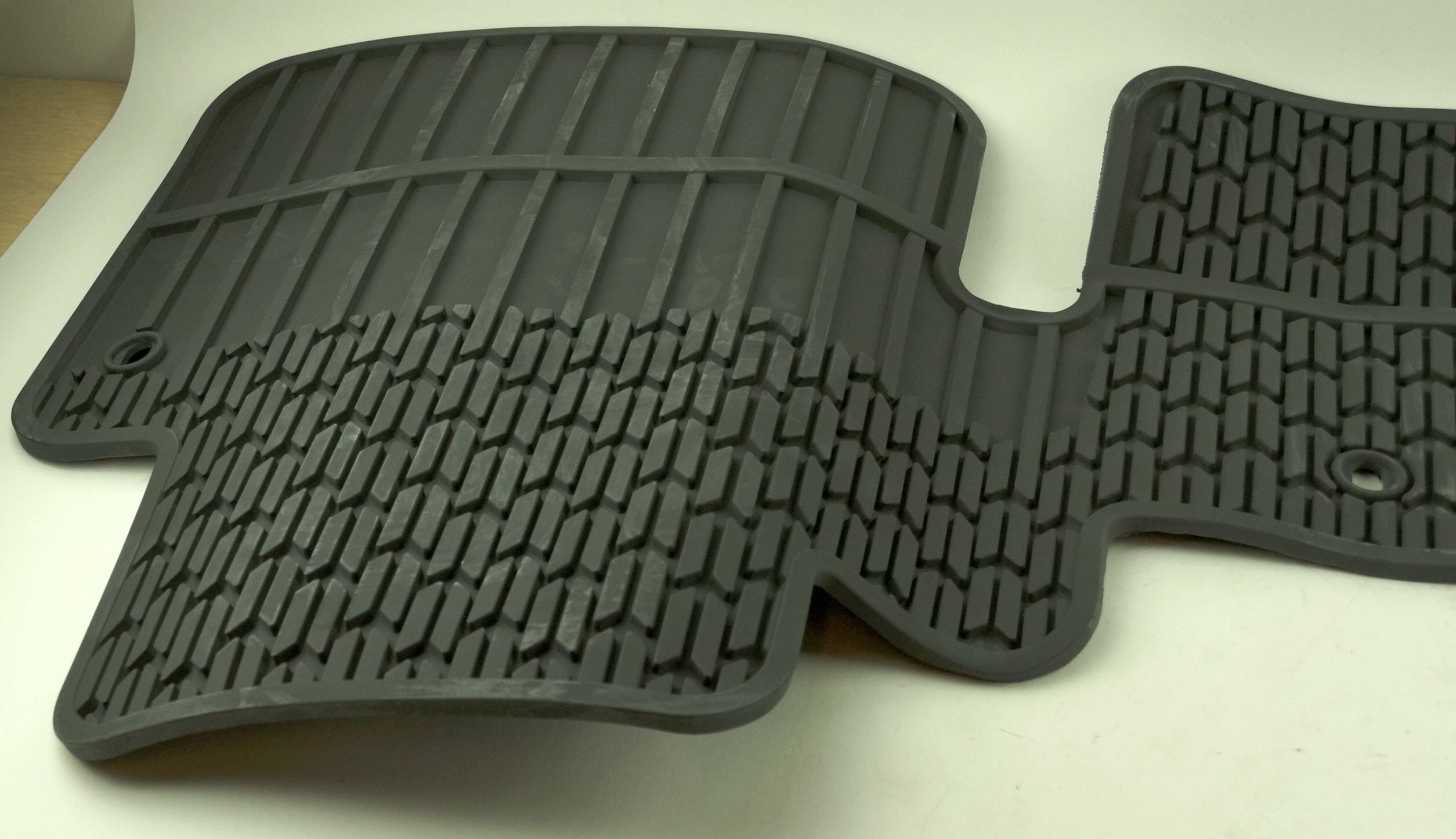 * New OEM GM 22890401 All Weather Black Mat 09-17 Traverse 2nd Row Split Bench - image 3