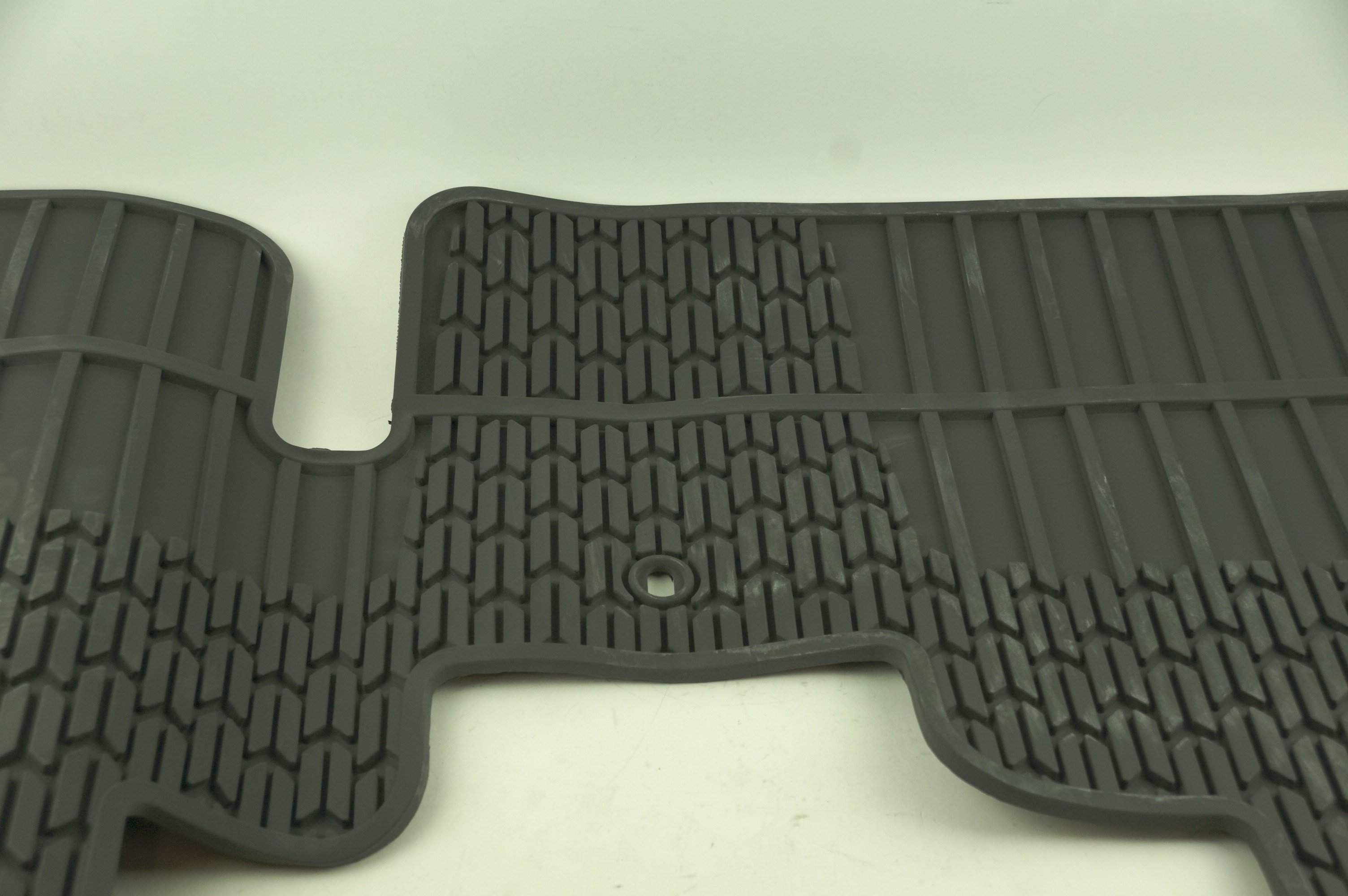 * New OEM GM 22890401 All Weather Black Mat 09-17 Traverse 2nd Row Split Bench - image 4