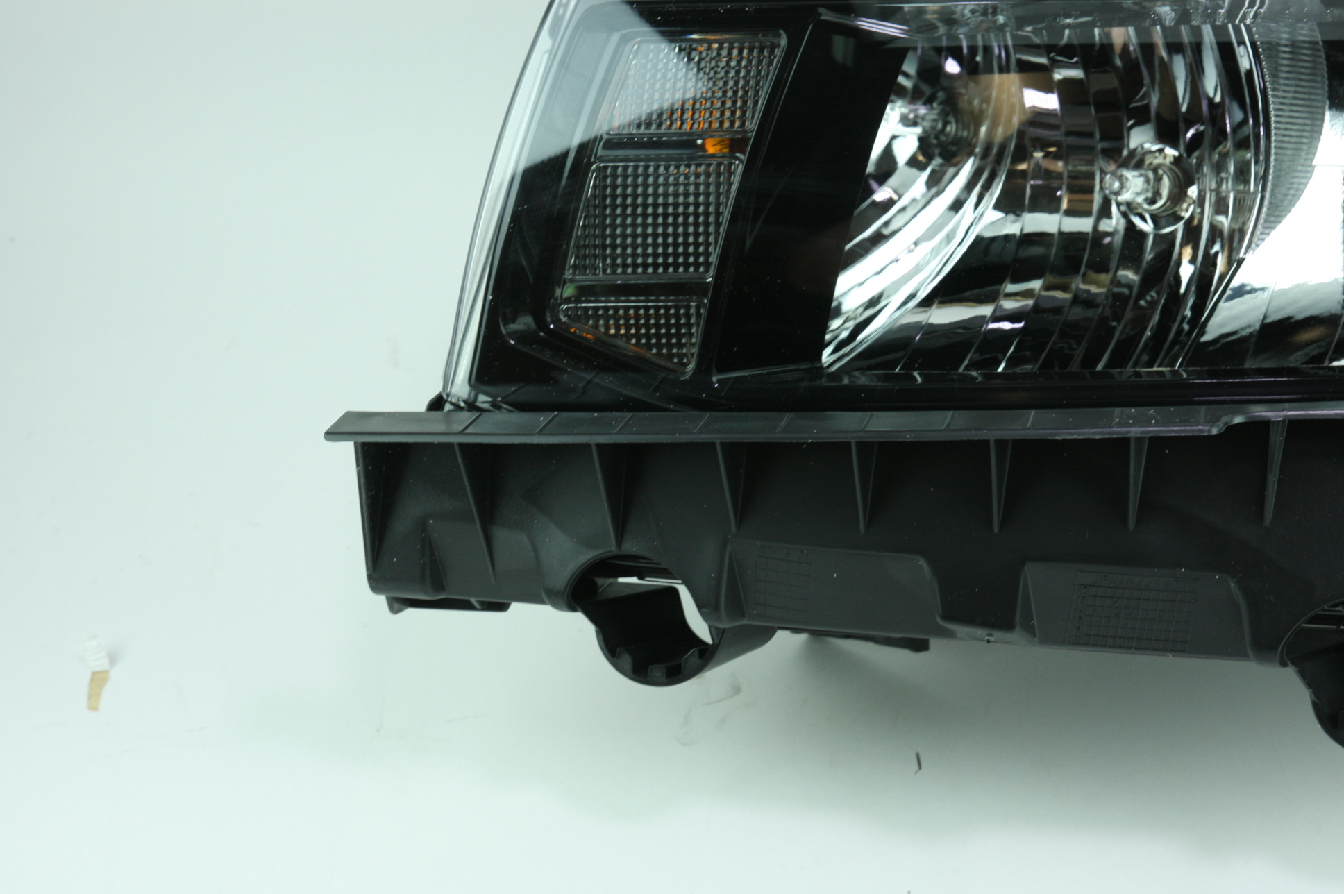 * New Genuine OEM 23266583 GM Chevrolet 14-15 Camaro Headlight No HID Headlamp - image 3