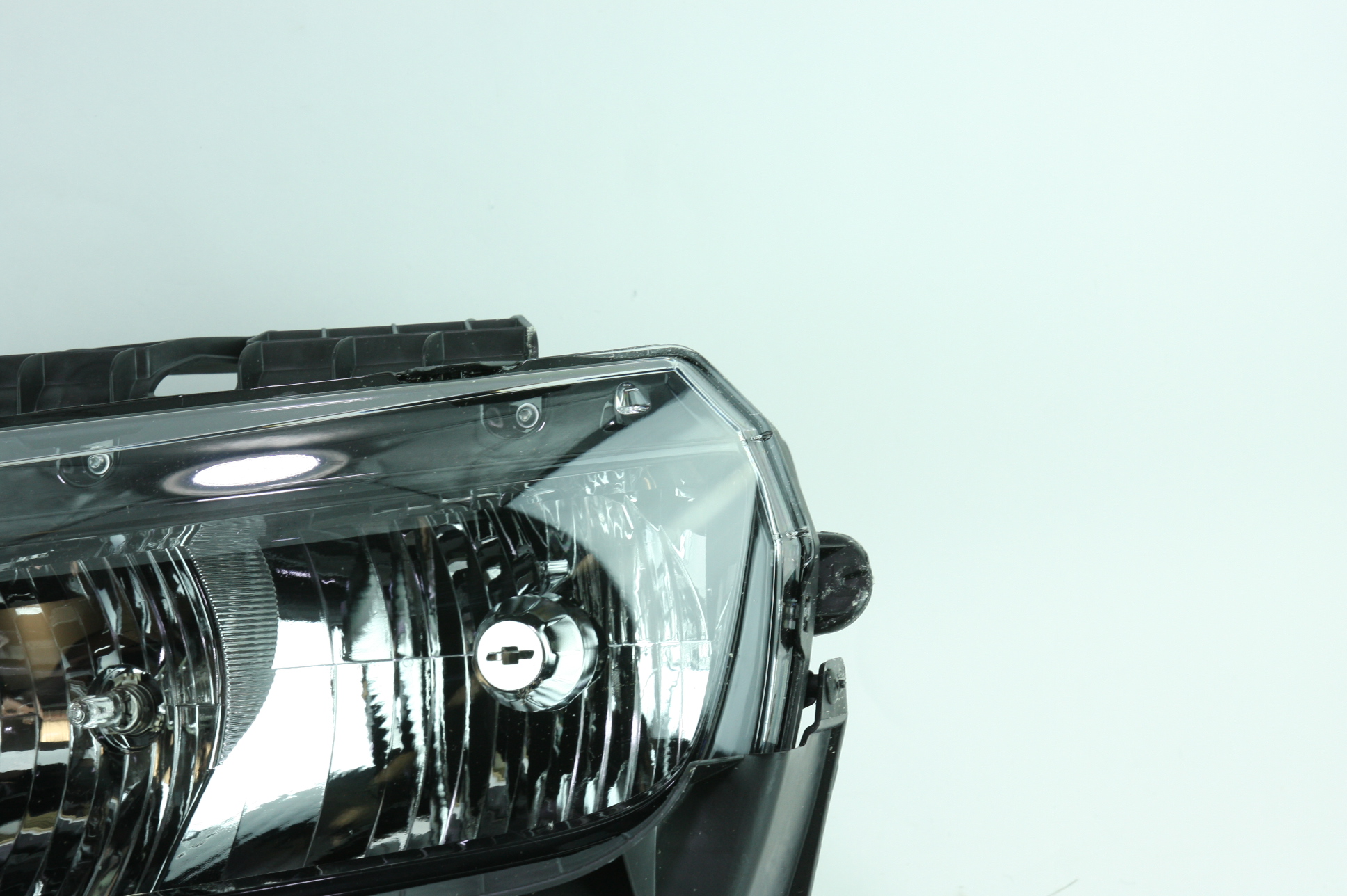 * New Genuine OEM 23266583 GM Chevrolet 14-15 Camaro Headlight No HID Headlamp - image 5