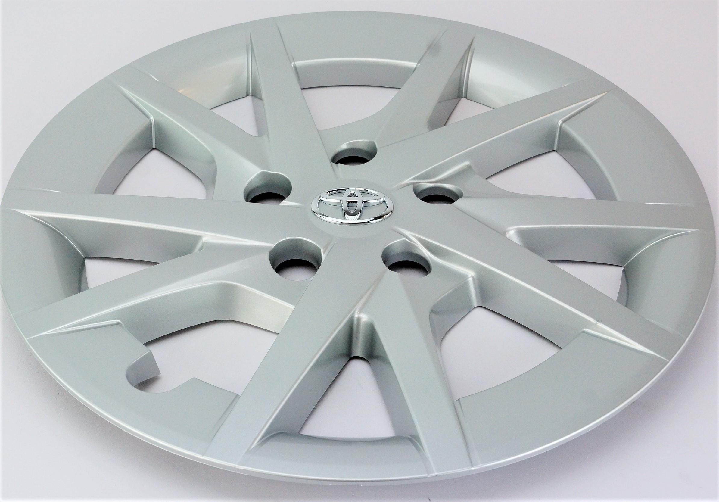 Genuine OEM 42602-47090 Toyota Wheel Cover Hub Cap 2012-2014 Prius V - image 1