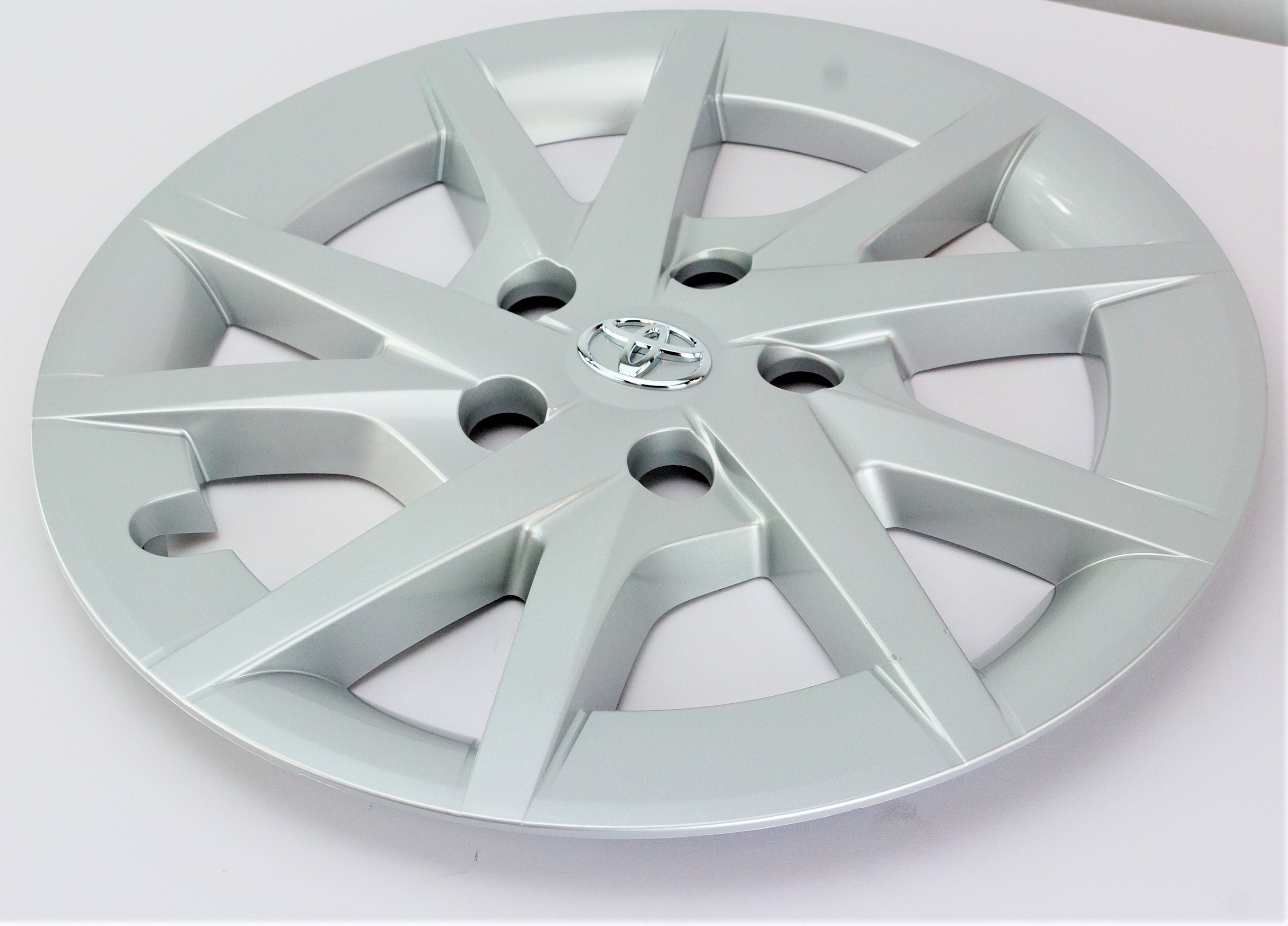 Genuine OEM 42602-47090 Toyota Wheel Cover Hub Cap 2012-2014 Prius V - image 3