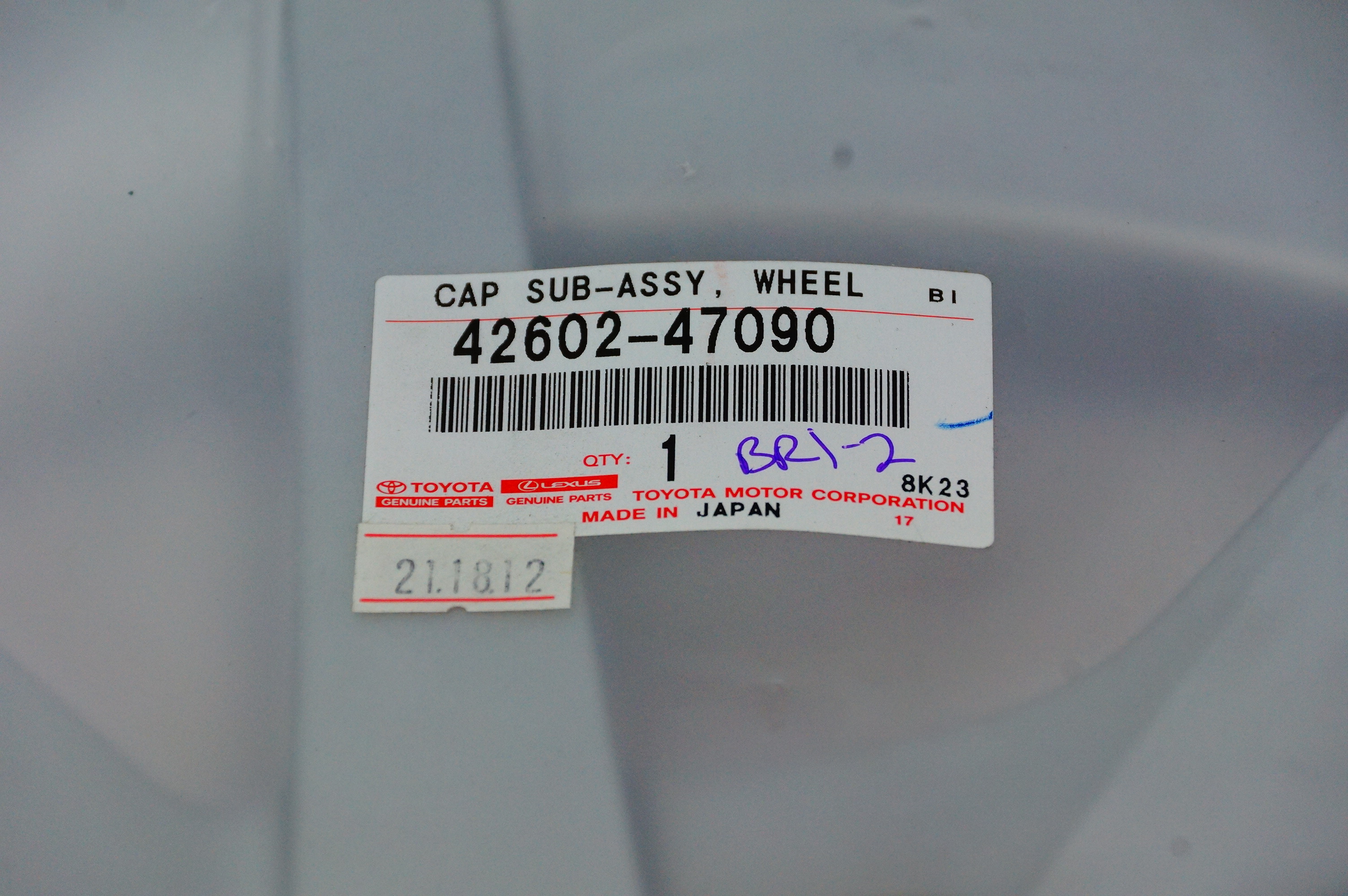 Genuine OEM 42602-47090 Toyota Wheel Cover Hub Cap 2012-2014 Prius V - image 8