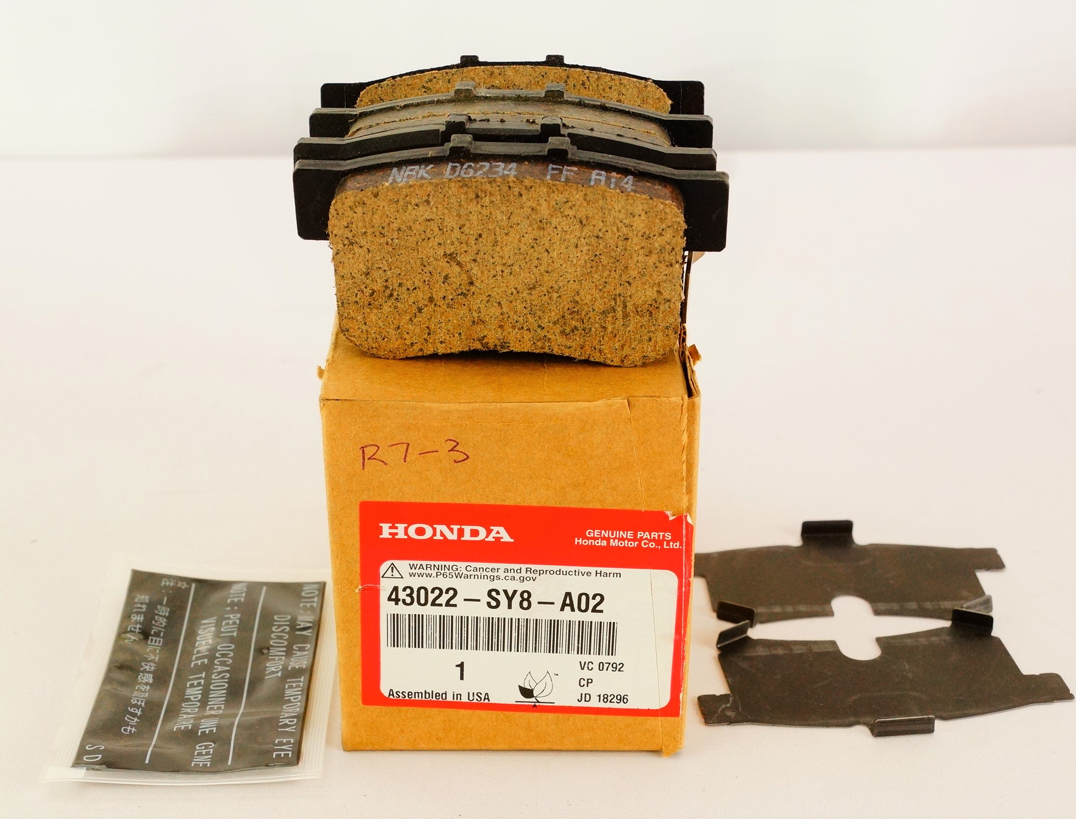 Genuine OEM 43022-SY8-A02 Honda Rear Brake Pads 1996-02 Accord Free Shipping - image 1