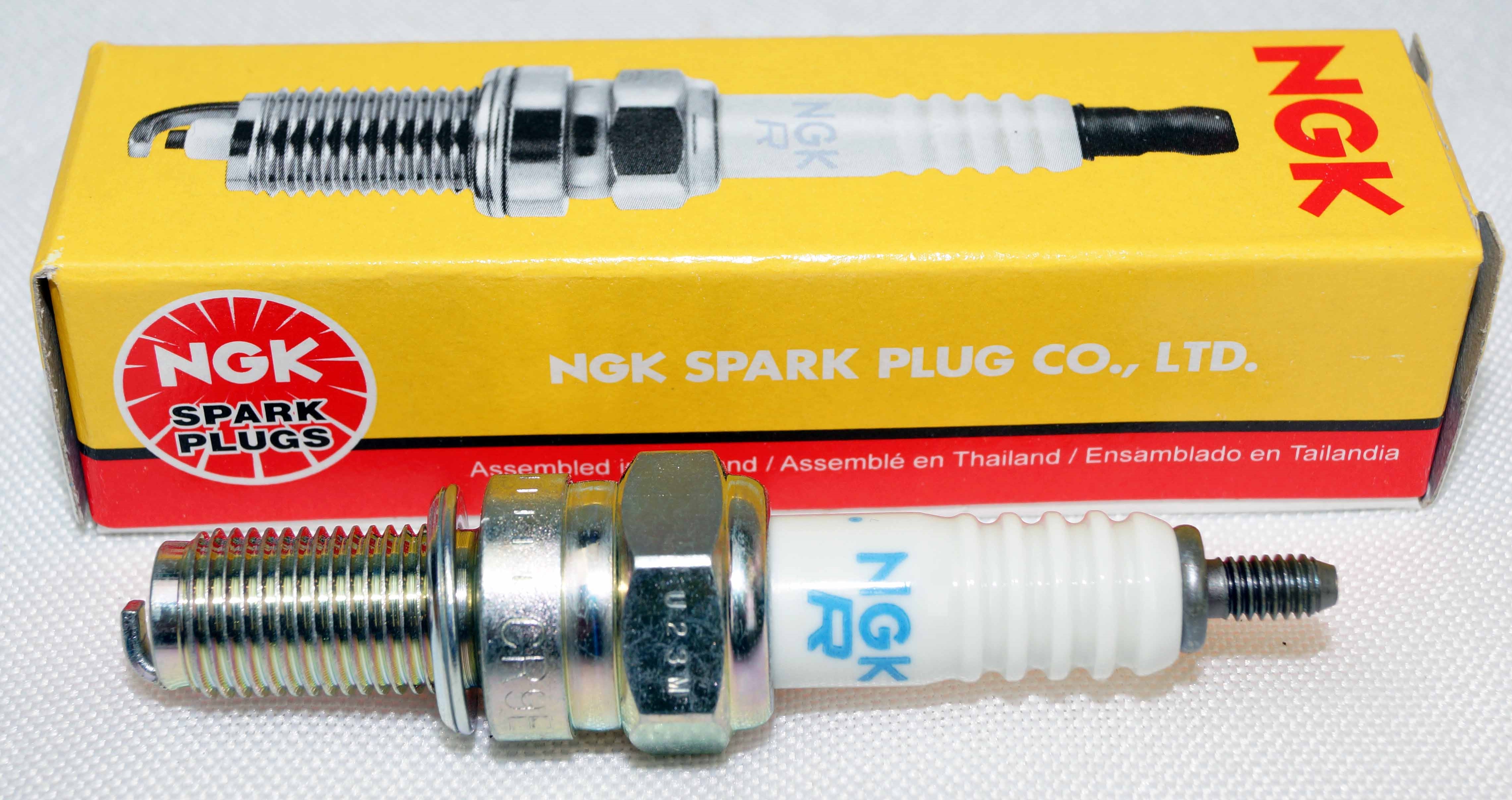 emoción carbohidrato al exilio Pair of Genuine NGK 6263 Nickel Spark Plugs CR9E Threaded Tip