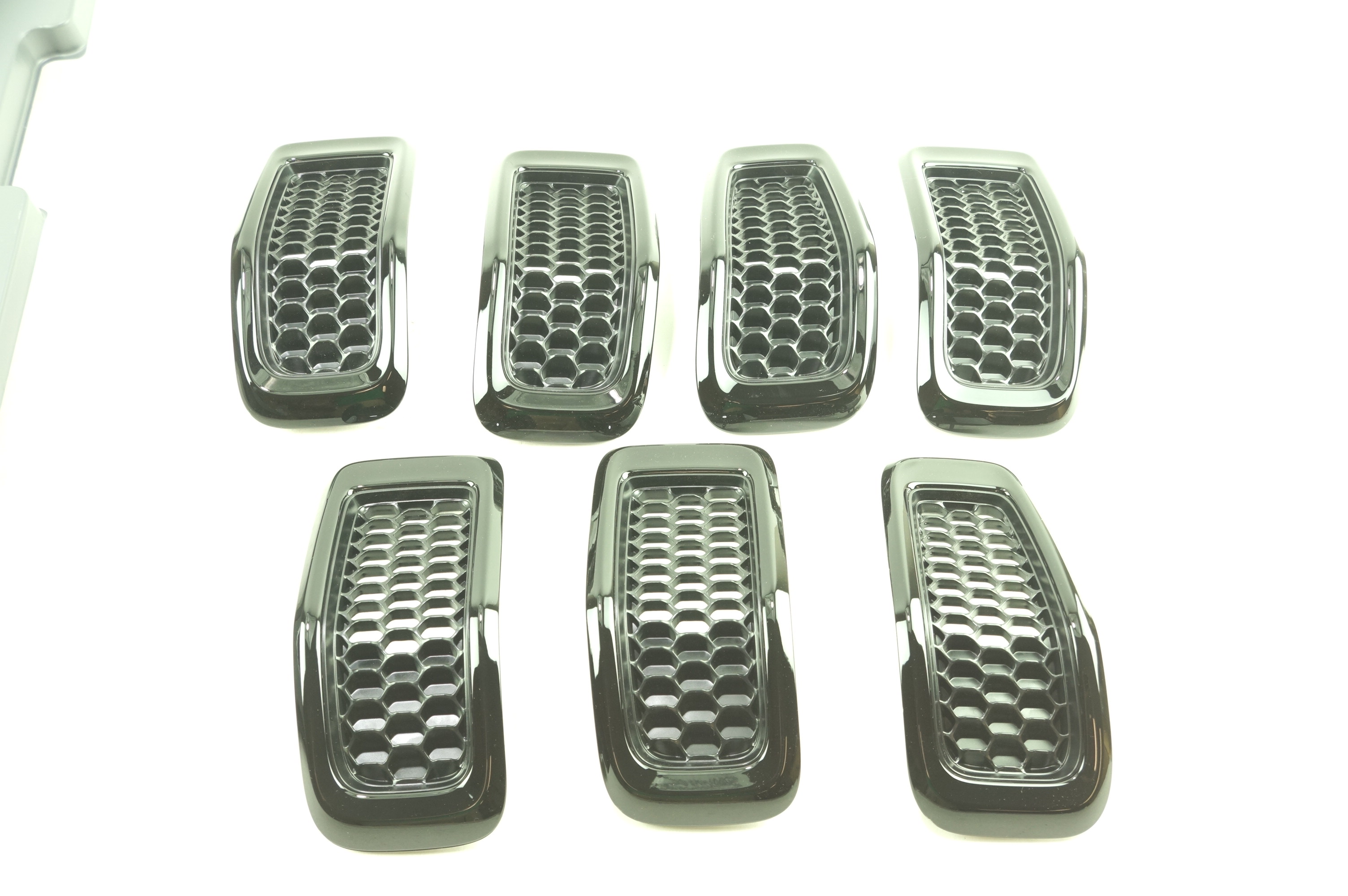 New OEM 6CY39DX8-AC Mopar 14-18 Jeep Cherokee Gloss Black Front Grille Inserts - image 1