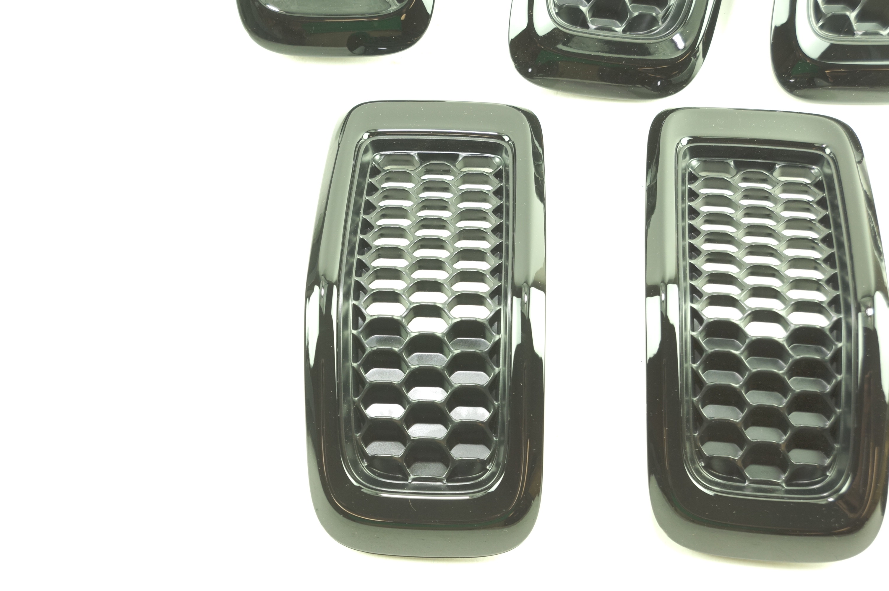 New OEM 6CY39DX8-AC Mopar 14-18 Jeep Cherokee Gloss Black Front Grille Inserts - image 2