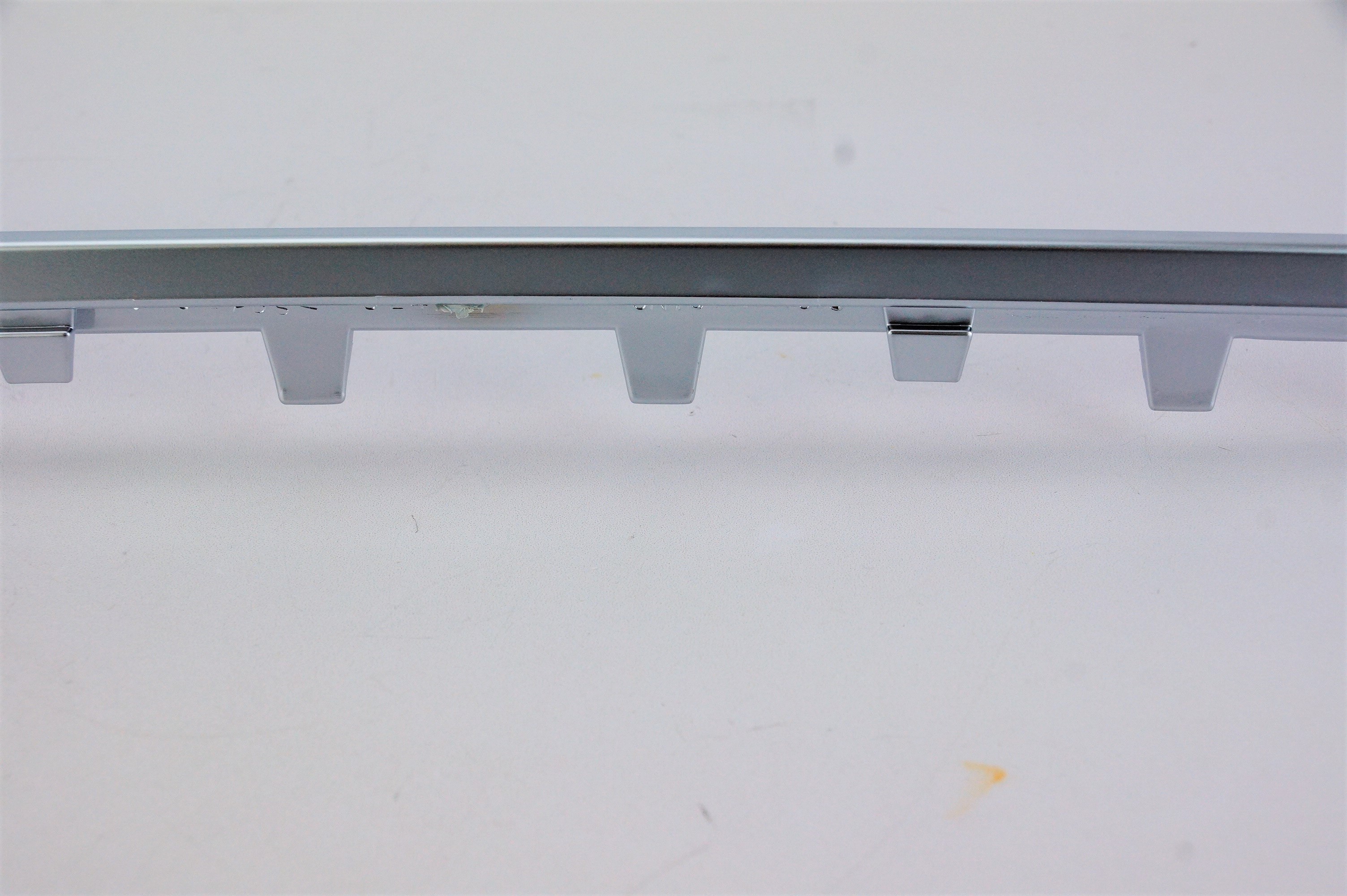 Genuine OEM 6N7Z17K945A Ford Mercury Milan Front Bumper Cover Grille Molding - image 4