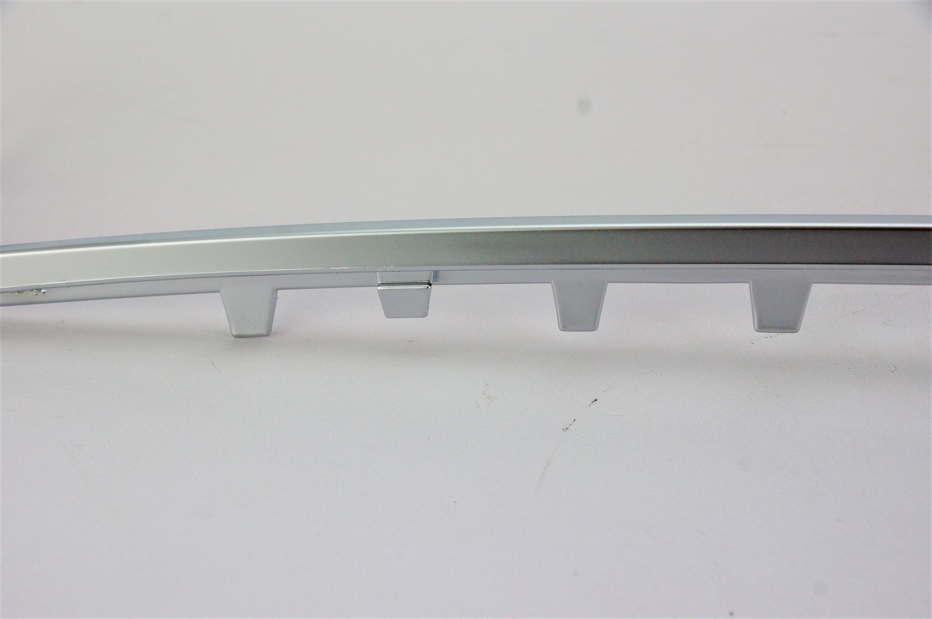 Genuine OEM 6N7Z17K945A Ford Mercury Milan Front Bumper Cover Grille Molding - image 5