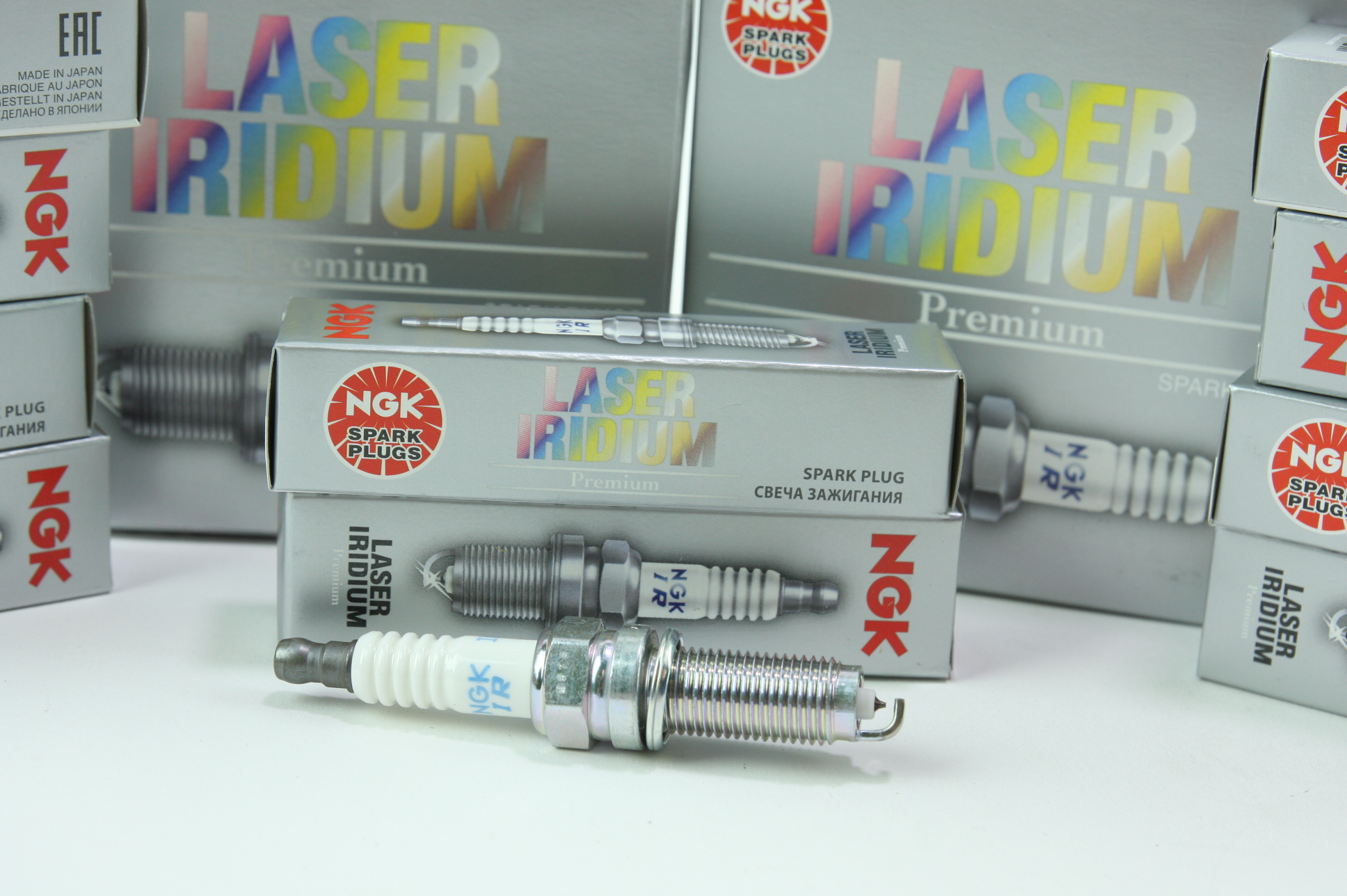 New Set of 8 NGK 7751 ILZKR7B11 Laser Iridium and Platinum Spark Plugs - image 4