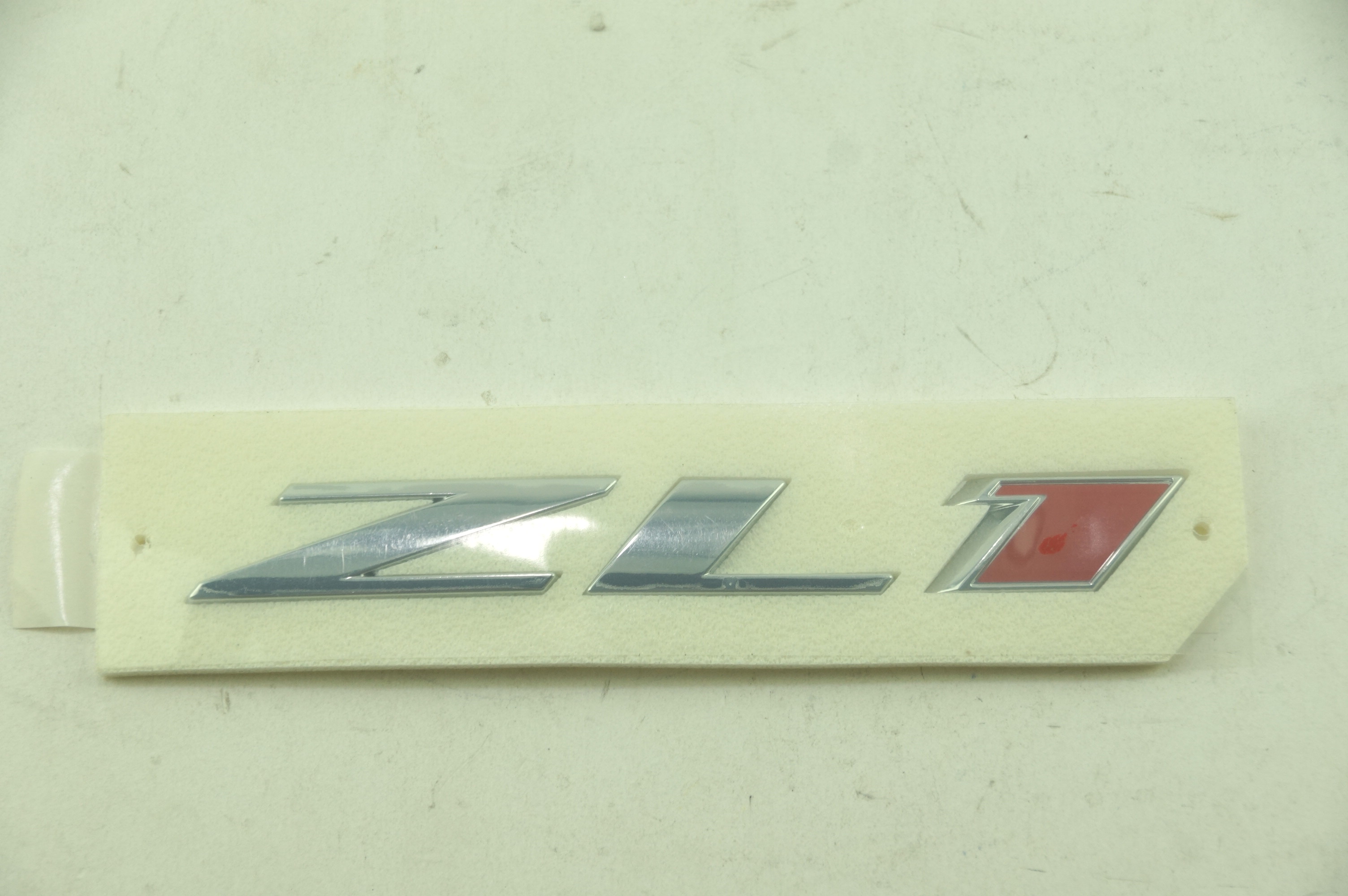New OEM 84046847 GM Chevy 17-18 Camaro Hood Emblem Badge Nameplate Free Shipping - image 1
