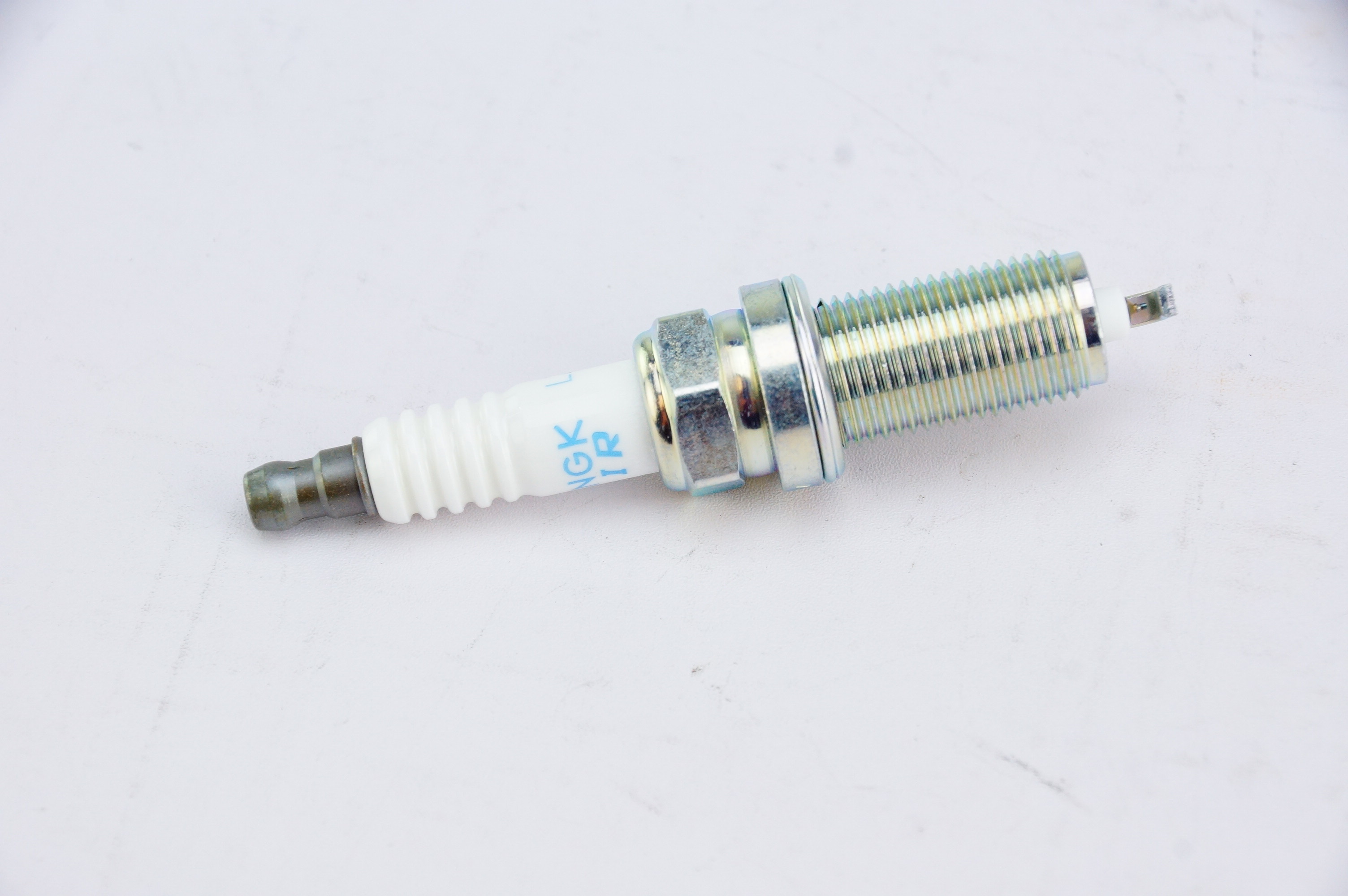 Pack of 16 - New Genuine NGK 92145 Laser Iridium Spark Plug Fast Free Shipping - image 4