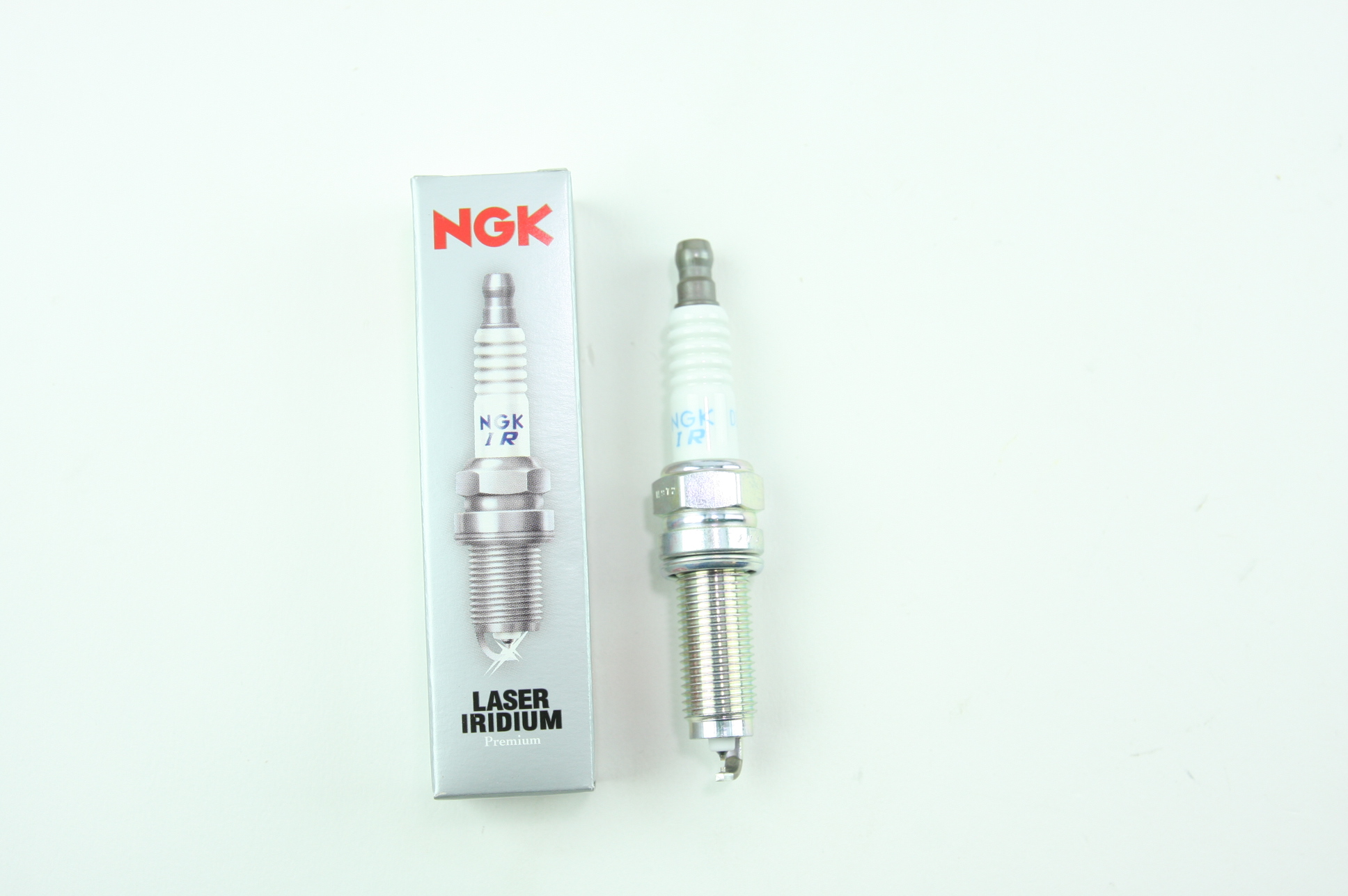 Set of 4 New NGK 95350 Laser Iridium Spark Plugs DILZKR7B11G Fast Free Shipping - image 4