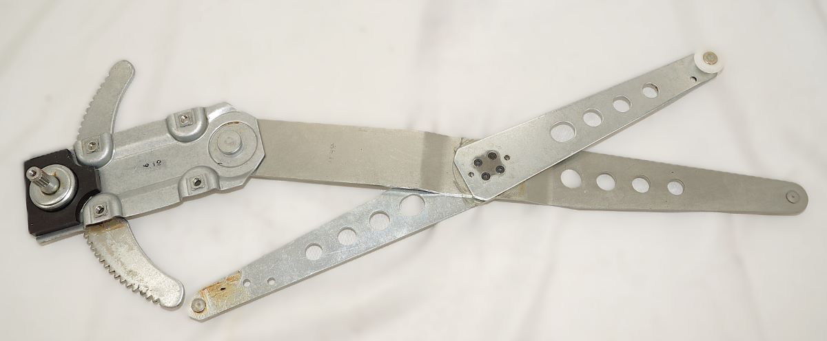 Heavy Duty Manual Window Regulator (Regulator Only) F3HZ6823200AA - Picture 2 of 5