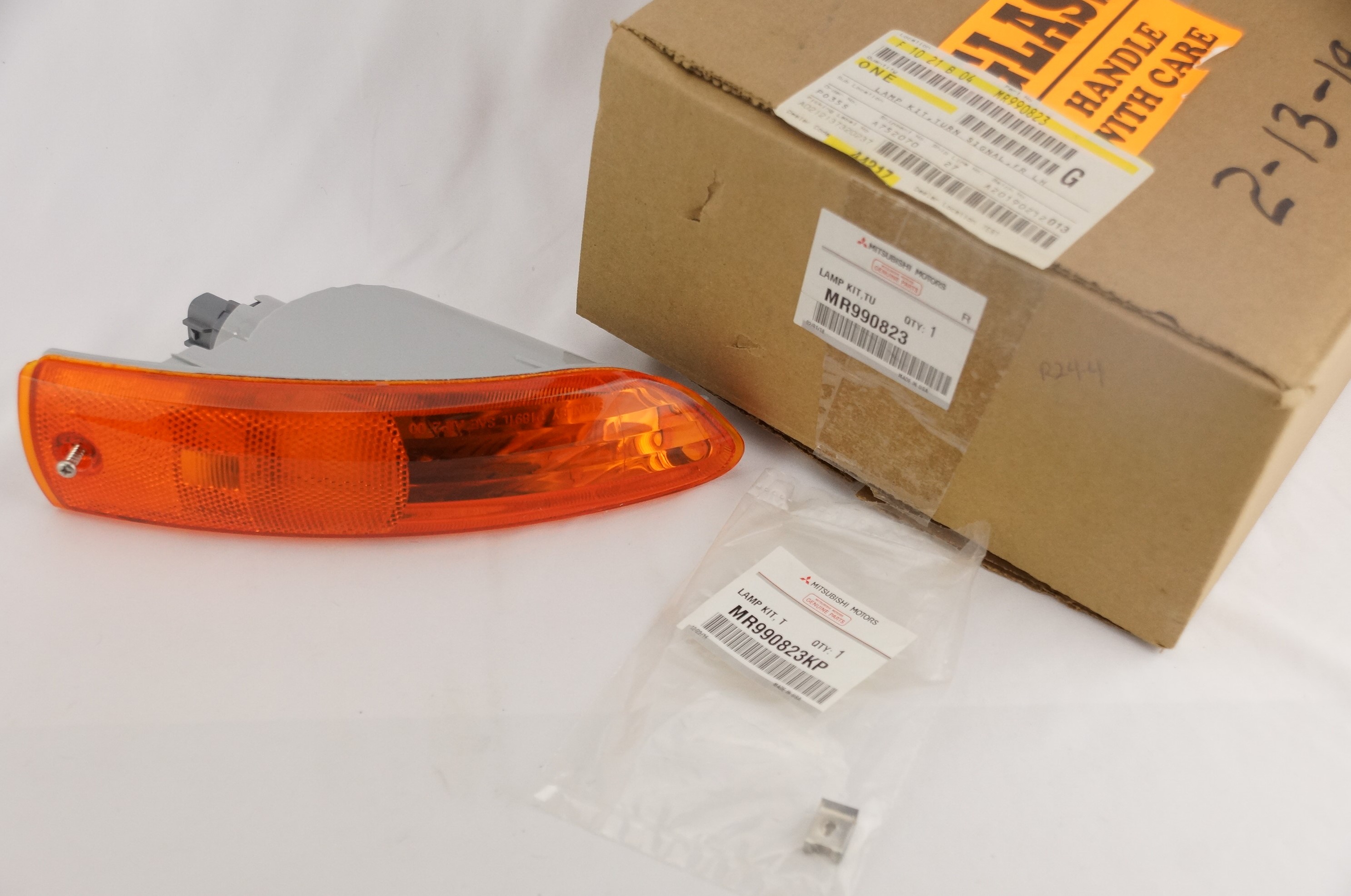 Genuine OEM MR990823 Mitsubishi Eclipse Driver Left Turn Signal Light Lamp - image 1