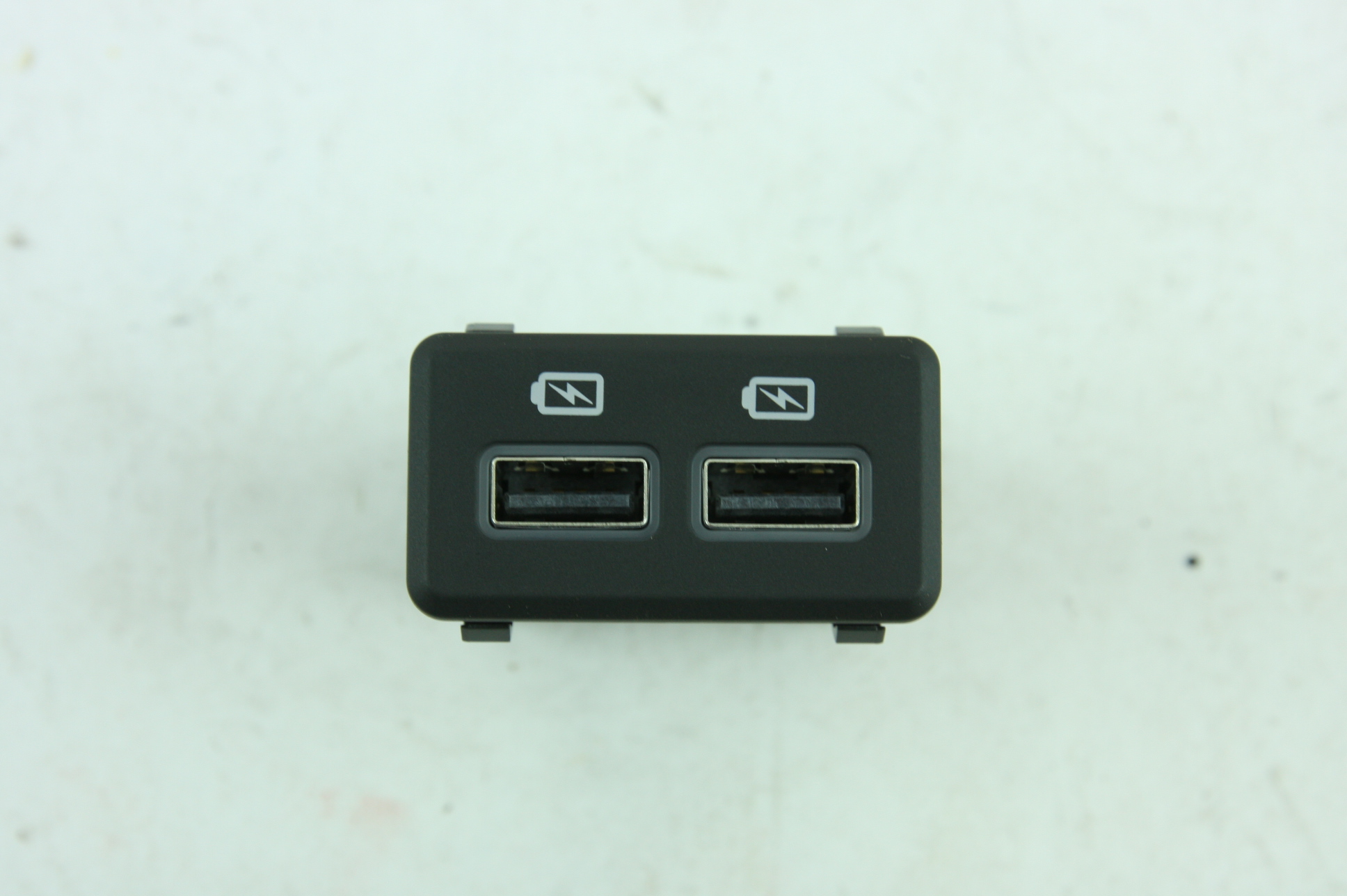 Genuine Nissan Rear USB Charging Ports New OEM T99Q7-6MA0A Fast Free Shipping - image 2