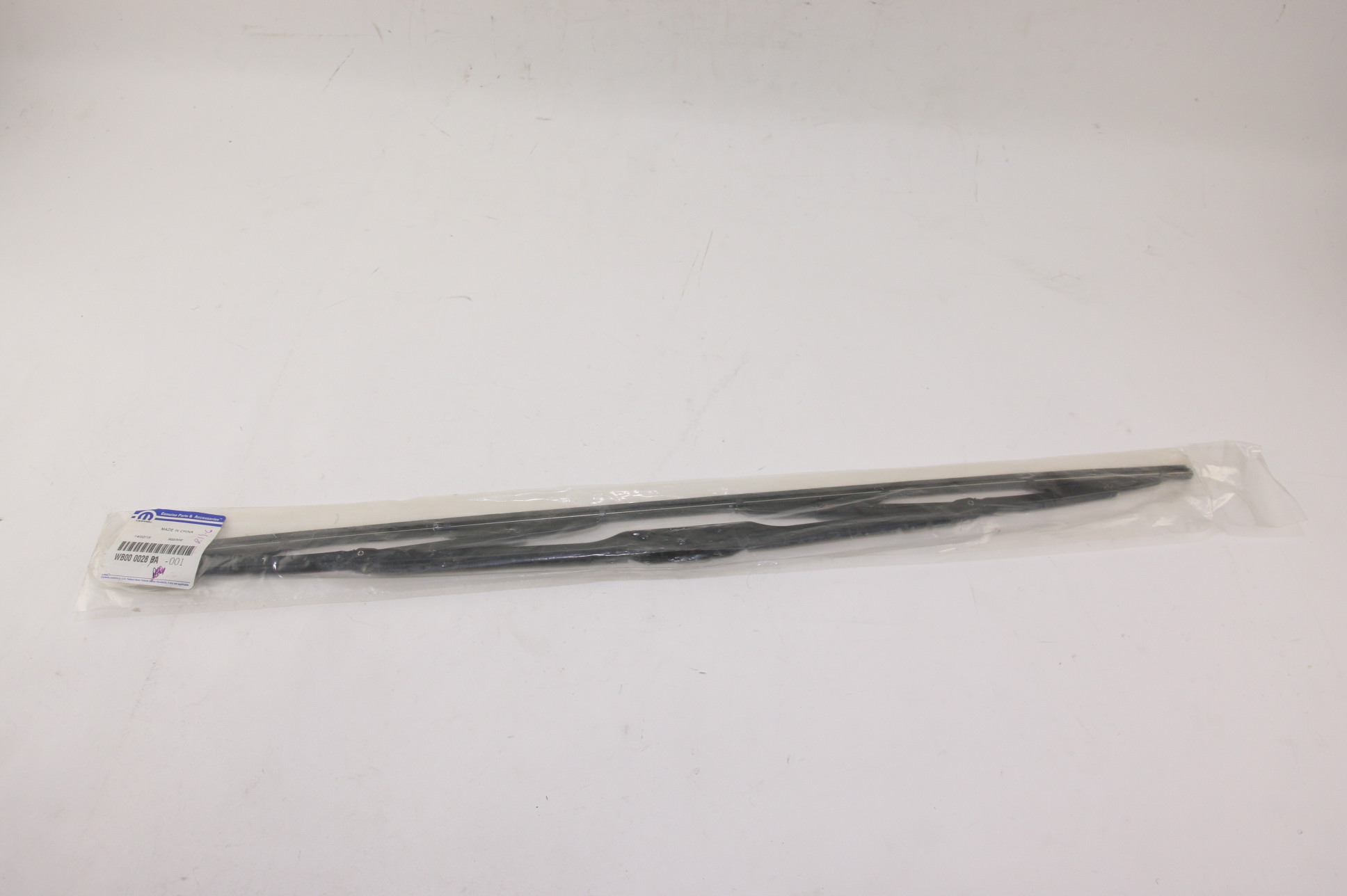 **~ New OEM WB000028-BC Mopar Genuine Mopar Blade Front Wiper Free Shipping - image 1